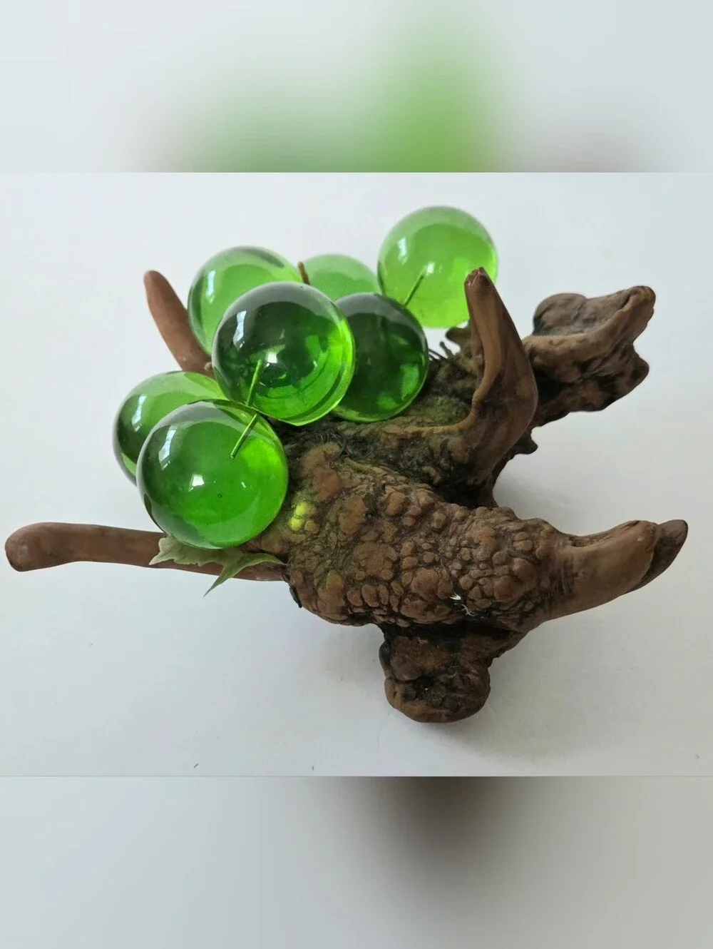 VINTAGE GREEN LUCITE GRAPE CLUSTER ON BURL WOOD MID CENTURY MODERN DECOR